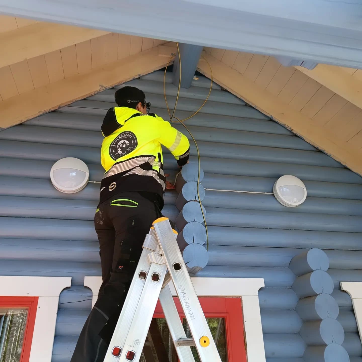 Sähköpalvelut kotitalouksille